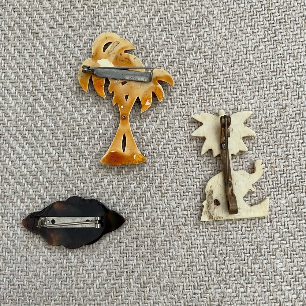 Vintage Brooch Trio - Tropical Theme 🌴🌴 - Picture 2 of 5